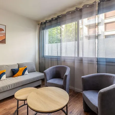 Weiss Apartment *